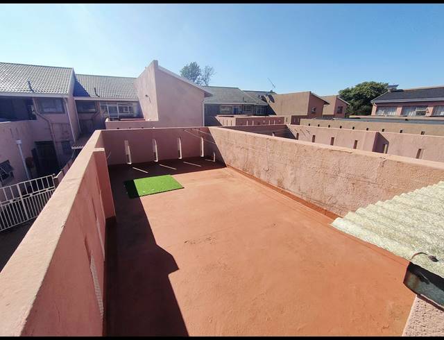 2 BEDROOM TOWNHOUSE FOR SALE IN BRACKENHURST